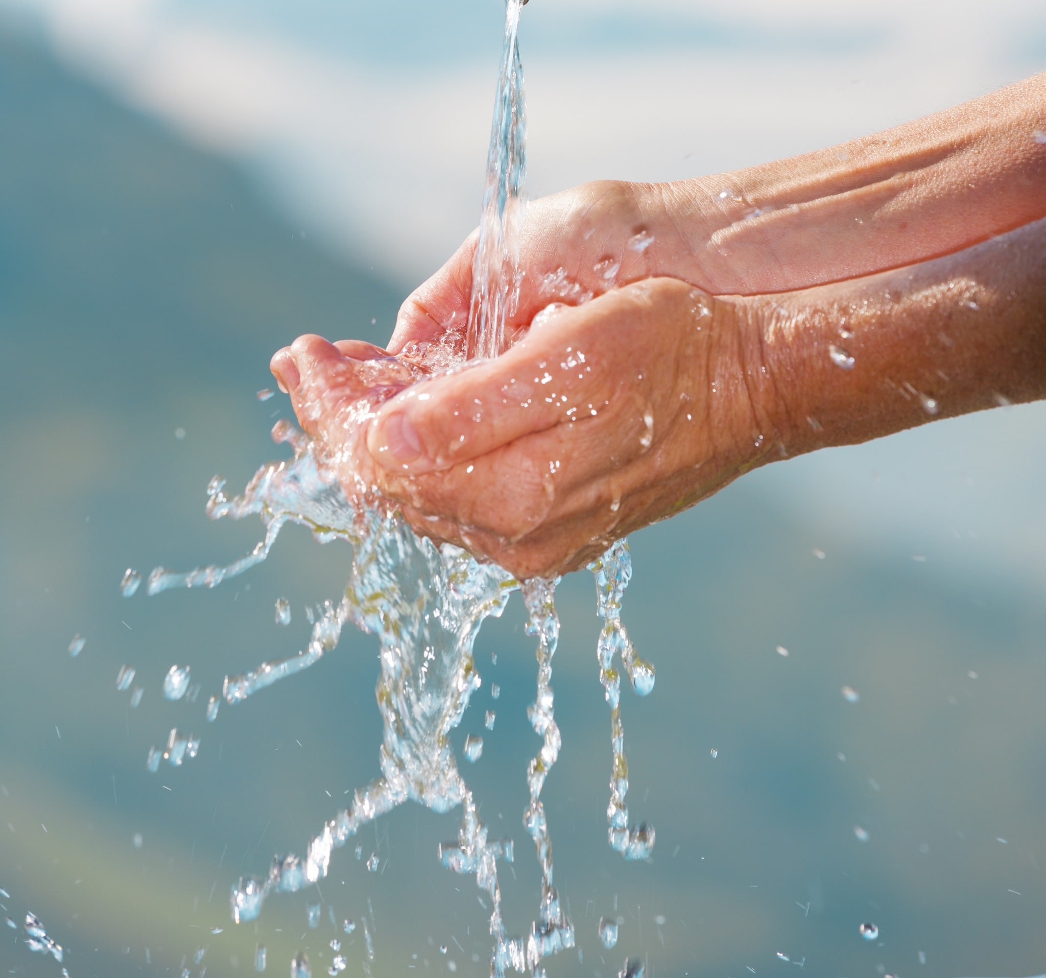 Струя воды 18. Струя воды. Струйка воды. На струе. Удовольствие от струйки воды.