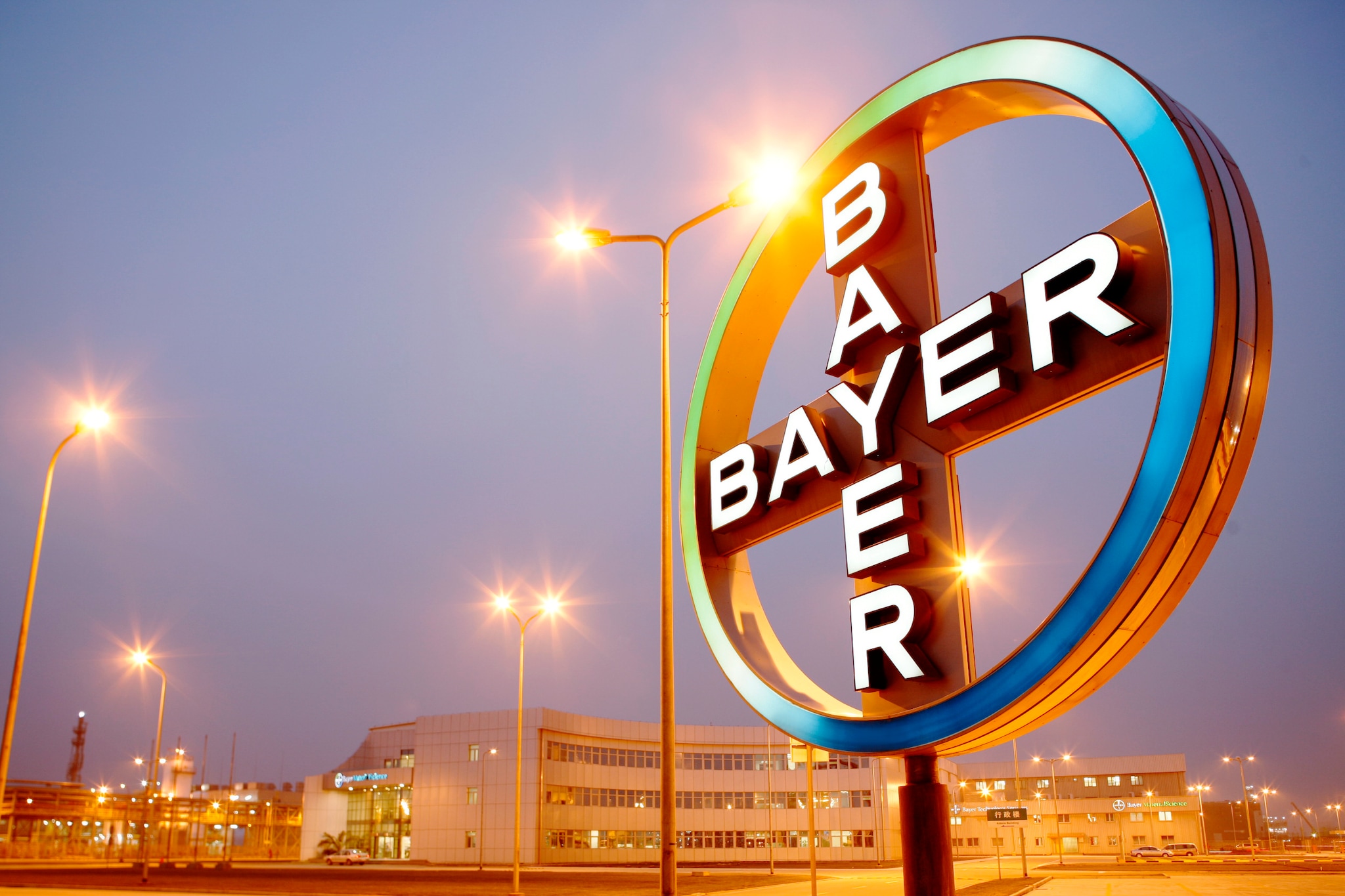 Bayer_Cross_in_Shanghai_5
