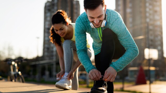 Junto con el ejercicio físico, una dieta equilibrada y un adecuado descanso, los suplementos multivitamínicos nos ayuda a fortalecer el sistema inmune.