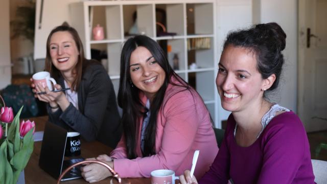 Mujeres hablando